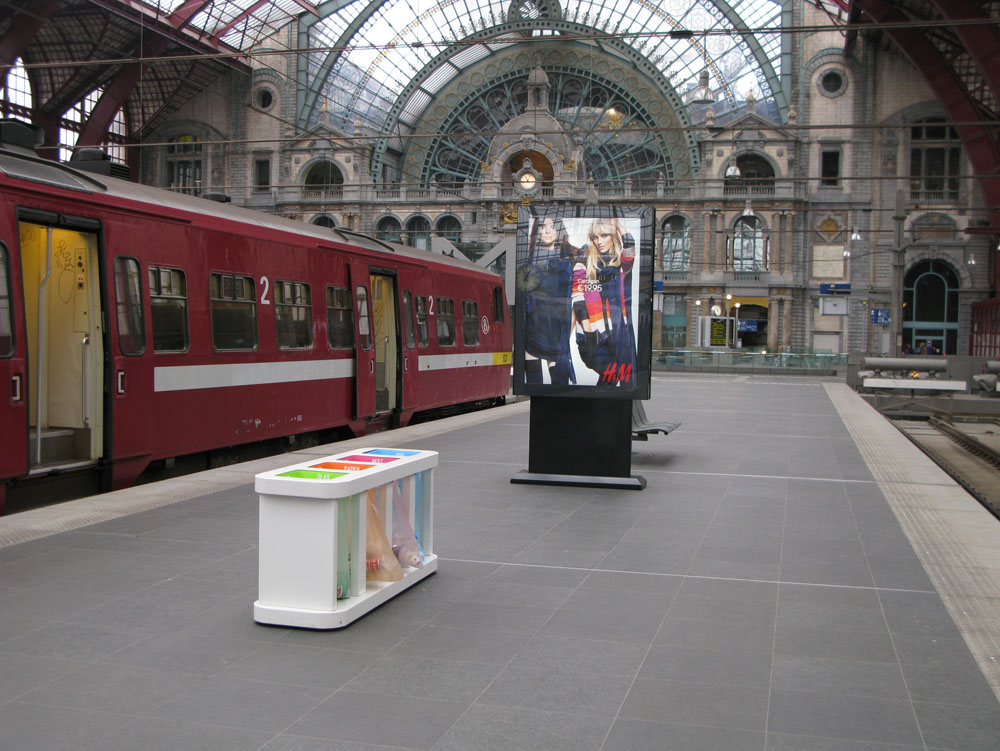 recipiente para recolha de res&iacute;duos esta&ccedil;&atilde;o de trem